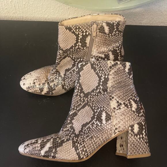 Chinese Laundry Animal Print side zip booties size 8. - Picture 5 of 8